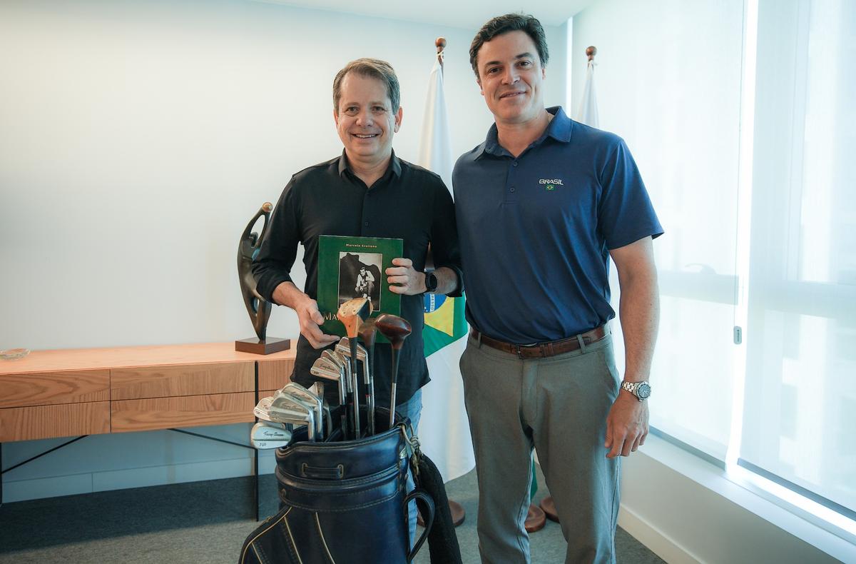 COB recebe doação de tacos da Confederação Brasileira de Golfe